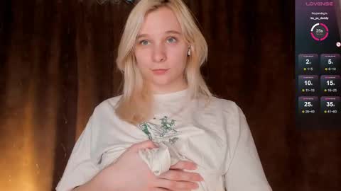 Snapshot of elizabethandersen chatting on 03.08.25 Elizabeth online show from 03.08.25