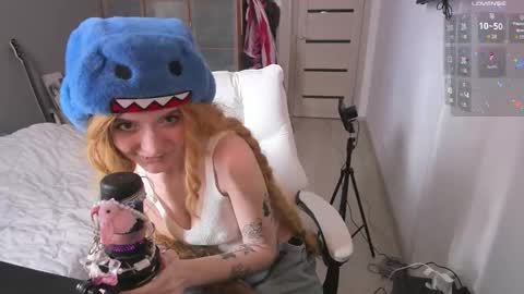 Snapshot of elizabethbritanny chatting on 03.21.26 Adele online show from 03.21.26