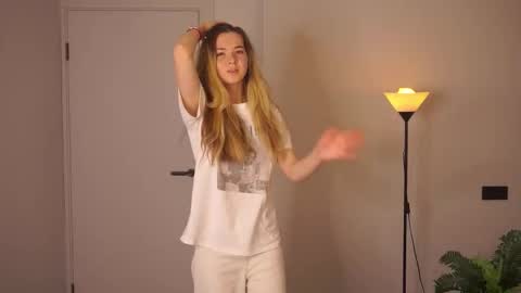 Snapshot of elizabethennals chatting on 09.13.25 Elizabeth online show from 09.13.25