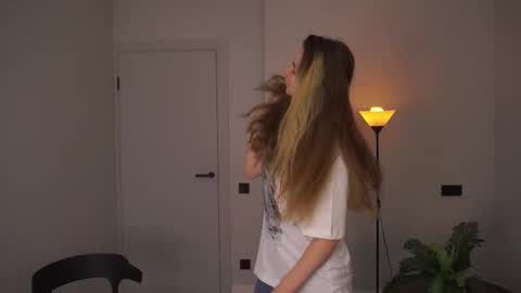 Snapshot of elizabethennals chatting on 09.14.25 Elizabeth online show from 09.14.25