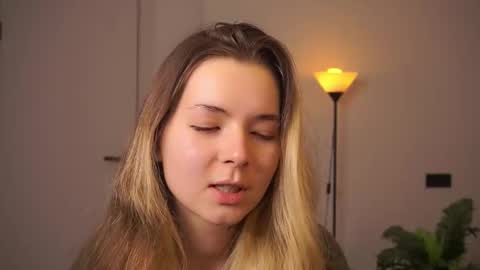 Snapshot of elizabethennals chatting on 09.15.25 Elizabeth online show from 09.15.25