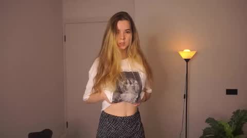 Snapshot of elizabethennals chatting on 09.17.25 Elizabeth online show from 09.17.25