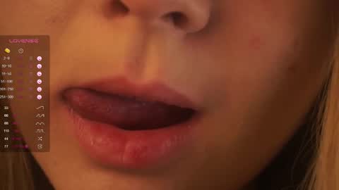 Snapshot of elizabethennals chatting on 10.11.25 Elizabeth online show from 10.11.25