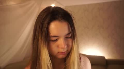 Snapshot of elizabethennals chatting on 10.12.25 Elizabeth online show from 10.12.25