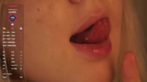 Snapshot of elizabethennals chatting on 11.11.25 Elizabeth online show from 11.11.25