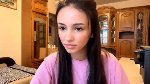 Mia online show from 11.06.25