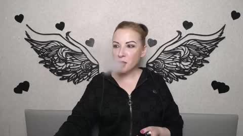 Snapshot of elizabethsho chatting on 05.16.26 ElizabethSho online show from 05.16.26