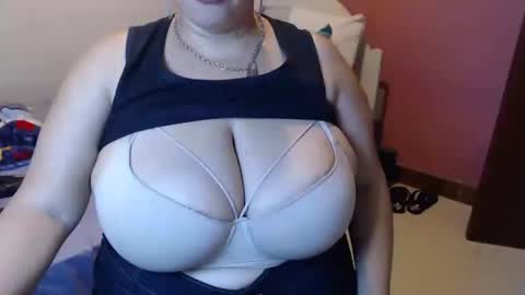 Snapshot of elizabethtaylor1 chatting on 01.11.25 Elizabeth online show from 01.11.25