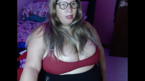 Snapshot of elizabethtaylor1 chatting on 10.12.25 Elizabeth online show from 10.12.25