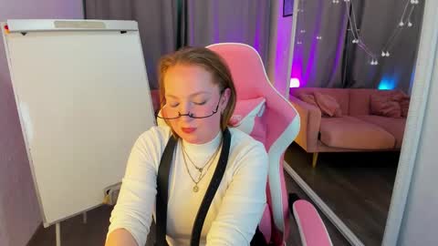 Snapshot of elizabethwalson chatting on 11.15.25 Lizzy online show from 11.15.25