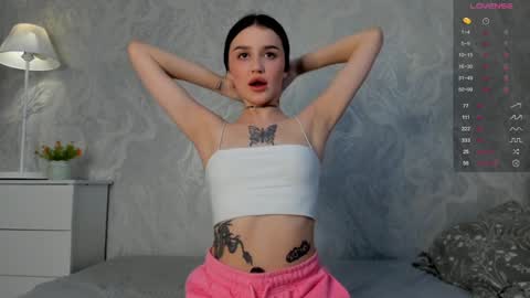 Snapshot of elizamaisy chatting on 12.30.24 Eva online show from 12.30.24