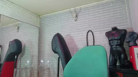   online show from 12.04.25