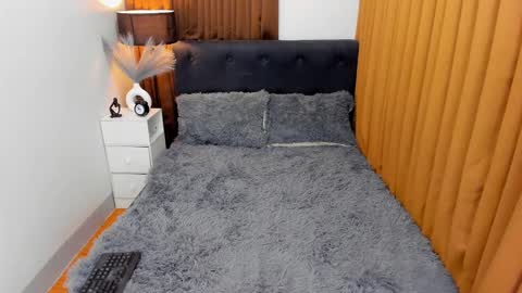 Snapshot of ella______ chatting on 12.27.24 Ella online show from 12.27.24