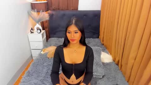 Snapshot of ella______ chatting on 01.02.25 Ella online show from 01.02.25