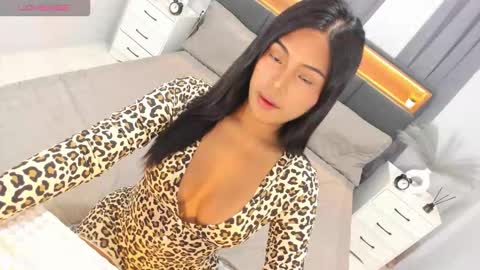 Snapshot of ella______ chatting on 09.09.25 Ella online show from 09.09.25