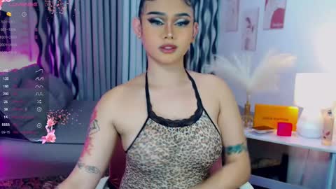 HI ITS ME ELLA online show from 01.23.25