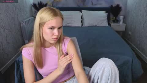 Snapshot of ella_ley chatting on 03.03.26 Ella online show from 03.03.26