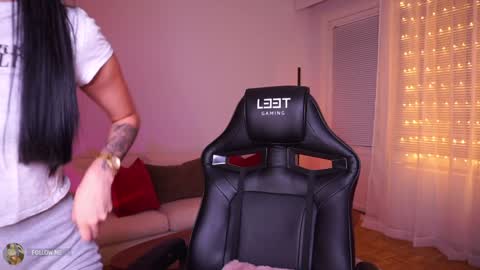 ELLA OWEN online show from 01.06.25