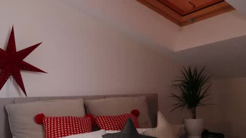 Ella online show from 12.13.24