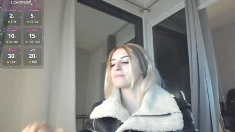 ella_vee online show from 11.03.25