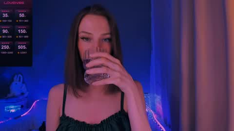 ellaamber online show from 04.08.26