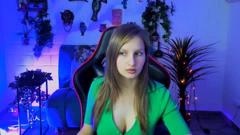 Snapshot of ellahorton chatting on 12.11.24 Ella online show from 12.11.24