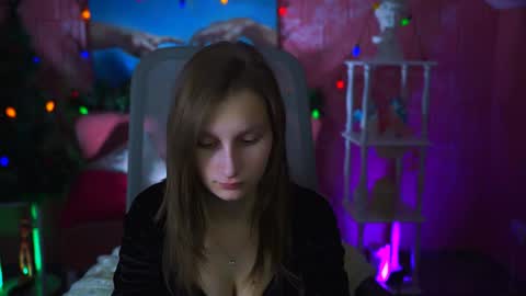 Snapshot of ellahorton chatting on 01.03.25 Ella online show from 01.03.25