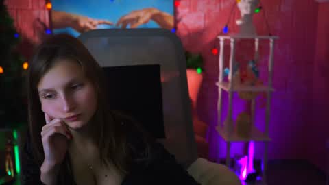 Snapshot of ellahorton chatting on 01.03.25 Ella online show from 01.03.25