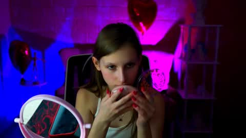 Snapshot of ellahorton chatting on 03.05.25 Ella online show from 03.05.25