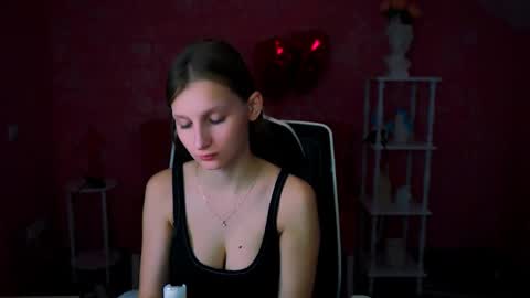 Snapshot of ellahorton chatting on 03.09.25 Ella online show from 03.09.25