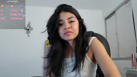 Snapshot of ellajonz chatting on 08.05.26 Ella Amoneth online show from 08.05.26