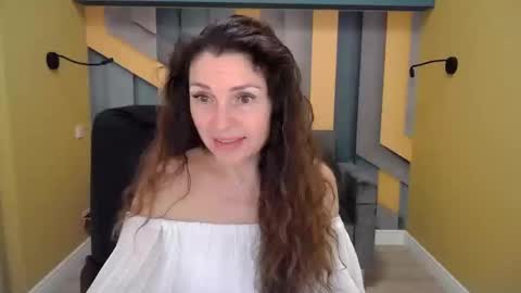 EllaLongs online show from 12.15.24