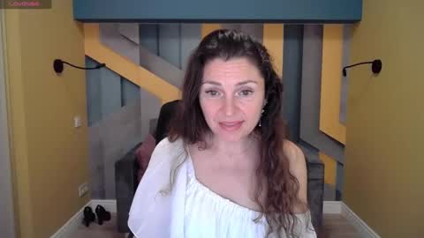 EllaLongs online show from 12.18.24