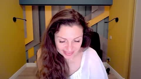 EllaLongs online show from 02.19.25