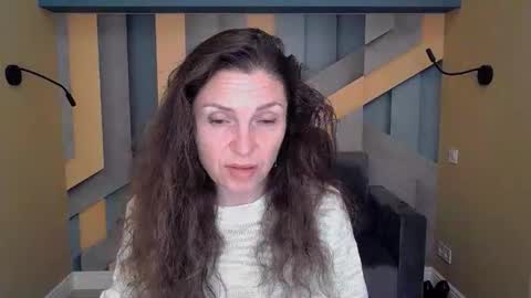 EllaLongs online show from 10.10.25