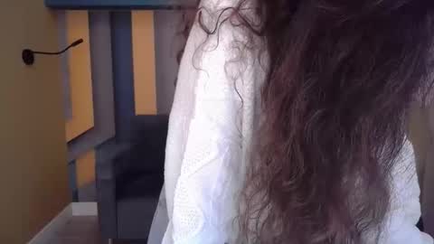 EllaLongs online show from 12.22.25