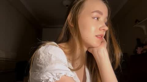 Ella online show from 10.05.25