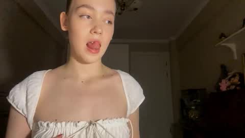 Ella online show from 10.08.25