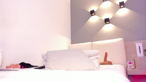 Ella online show from 01.30.25