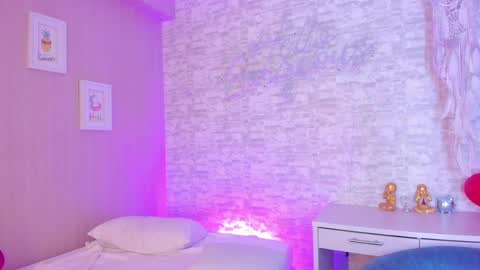 Ella online show from 02.25.25