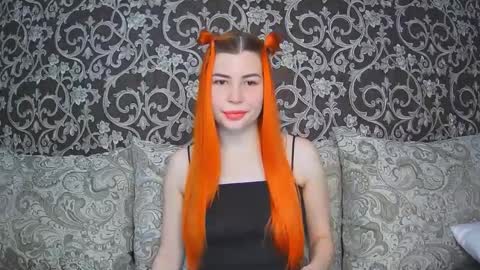 EllaNuar online show from 11.17.25