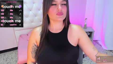 Snapshot of ellarosee_ chatting on 02.18.25 ellarosee_ online show from 02.18.25