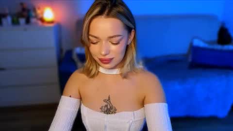 Snapshot of ellatwox chatting on 11.08.25 Ella online show from 11.08.25