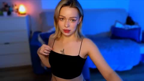 Snapshot of ellatwox chatting on 11.10.25 Ella online show from 11.10.25