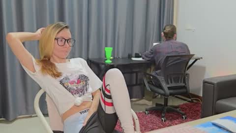 Snapshot of ellcrys chatting on 10.20.25 im Elsa lets go Subscribe to my OF and Youtube -35 online show from 10.20.25