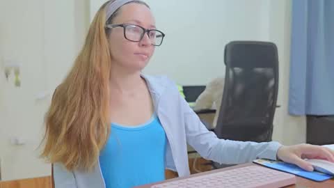 Snapshot of ellcrys chatting on 10.25.25 im Elsa lets go Subscribe to my OF and Youtube -35 online show from 10.25.25