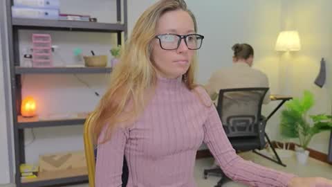 Snapshot of ellcrys chatting on 11.06.25 im Elsa lets go Subscribe to my OF and Youtube -35 online show from 11.06.25