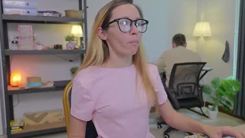 Snapshot of ellcrys chatting on 11.22.25 im Elsa lets go Subscribe to my OF and Youtube -35 online show from 11.22.25