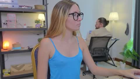 Snapshot of ellcrys chatting on 11.26.25 im Elsa lets go Subscribe to my OF and Youtube -35 online show from 11.26.25