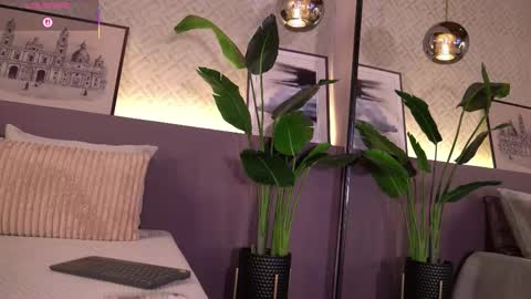 Snapshot of ellediane chatting on 12.04.25 Elle Diane online show from 12.04.25